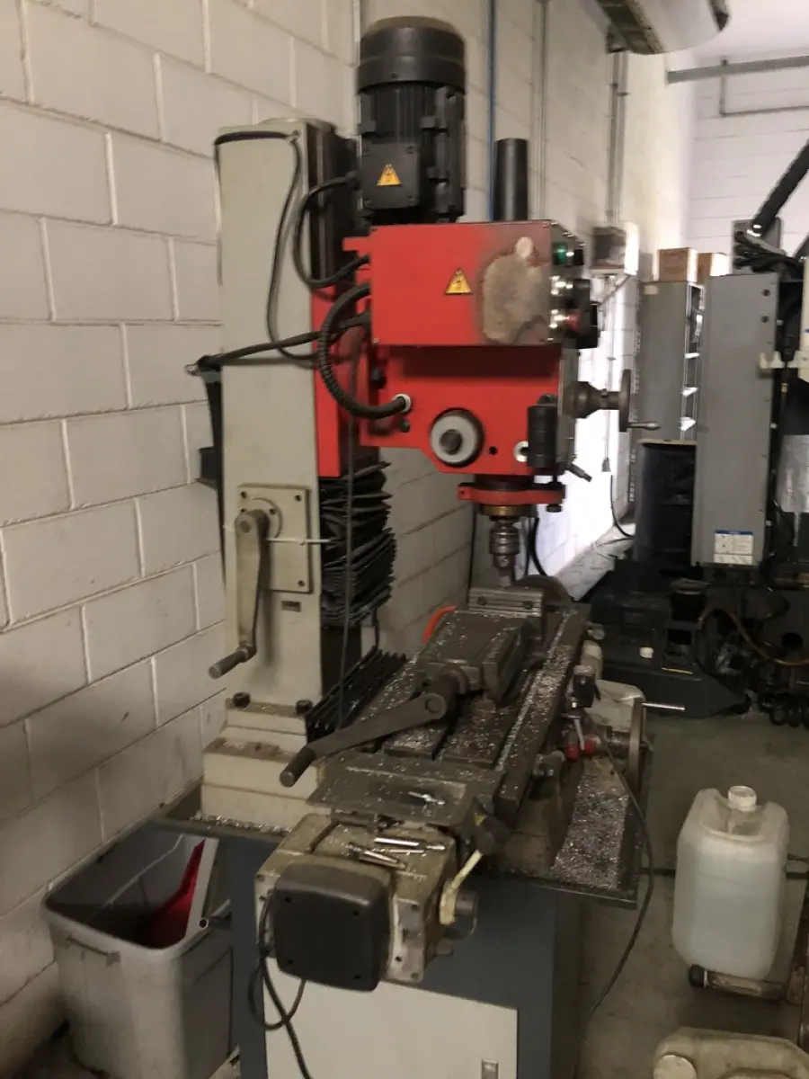 LOTE 554 - Furadeira Amboss 