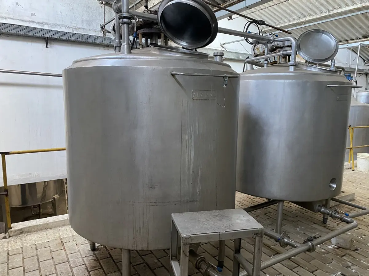 LOTE 001 - Tanques de extração de cor – Sistema de filtro à vácuo – Sistema de centrífuga e extração de óleo- Tanques de concentração – Câmara frigorífica – Tanque reservatório – etc