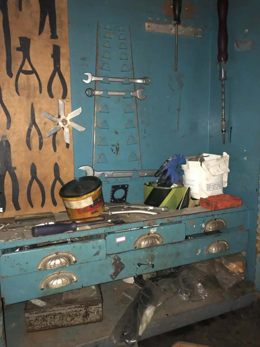 LOTE 518 - Armario para ferramentas