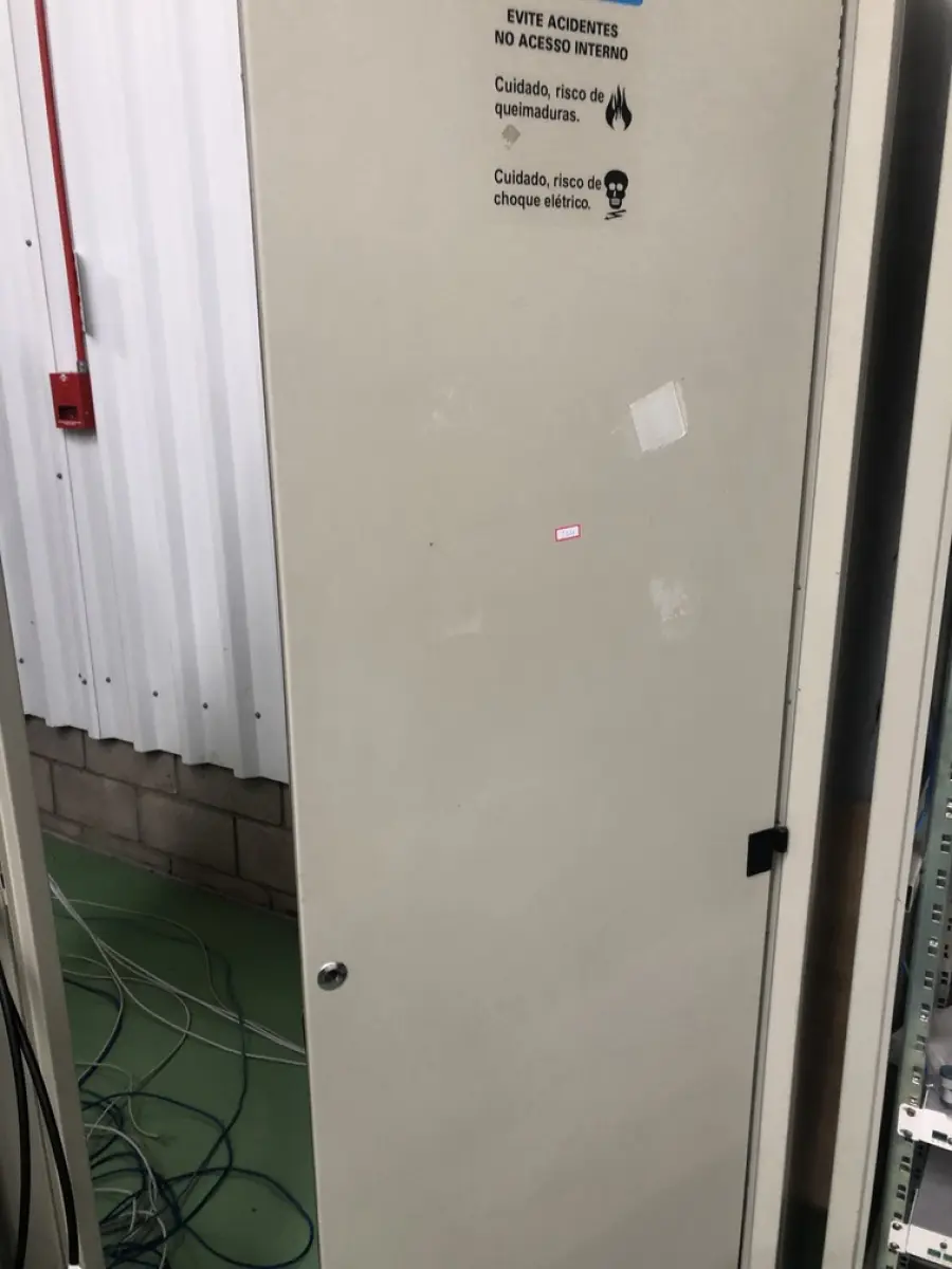 LOTE 324 - Rack com equipamentos de teste 