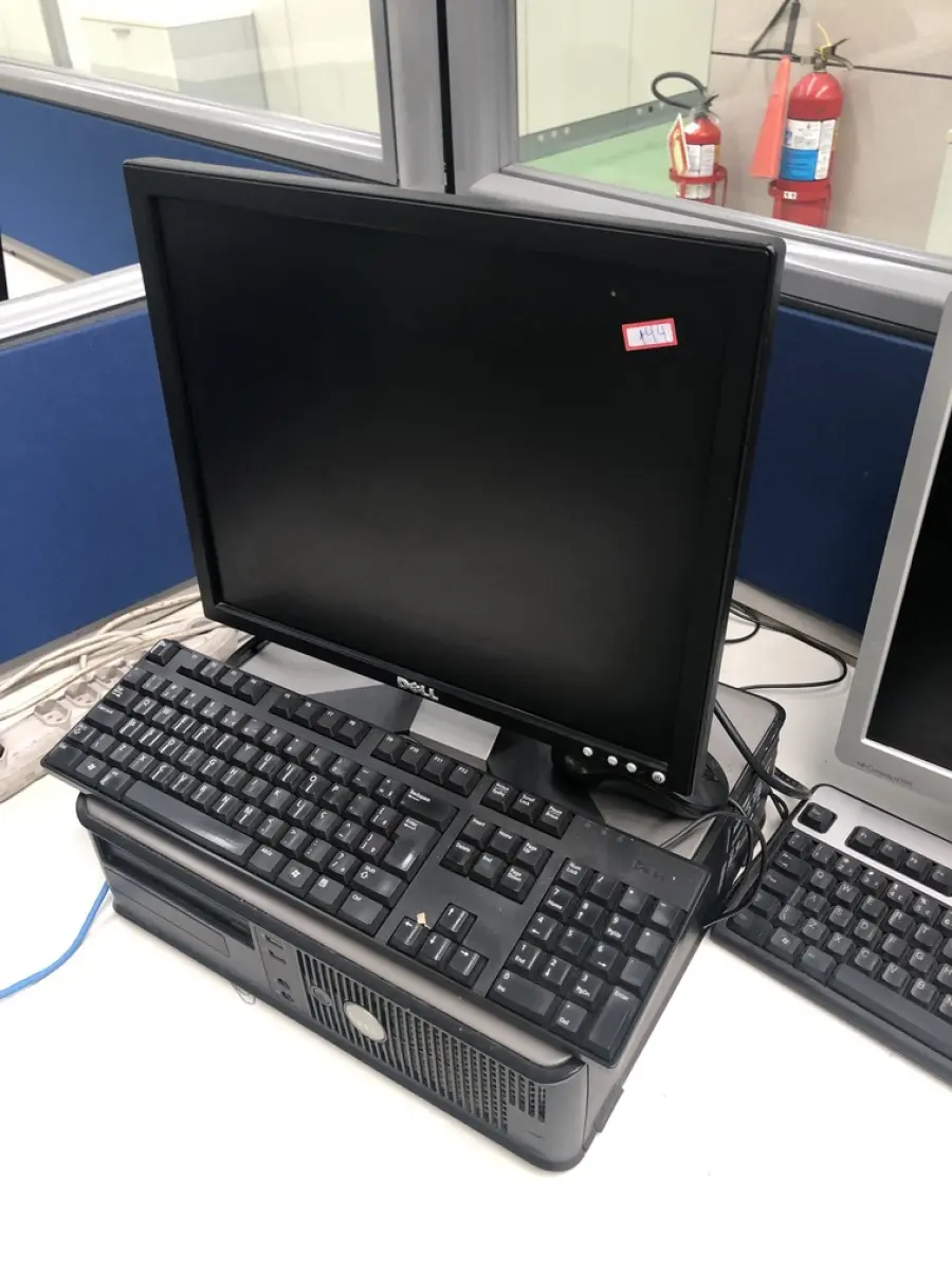 LOTE 144 - Monitor e teclado e monitor, teclado e CPU 