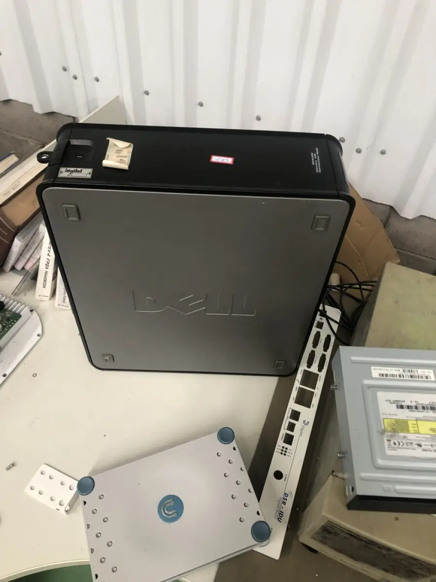 LOTE 285 - Roteador, equipamento de teste Acterna, cpu, fios, aparelhos de solda 