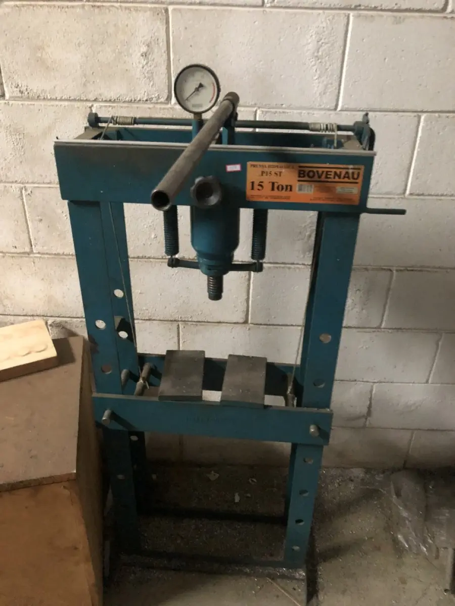 LOTE 555 - Prensa 15 ton