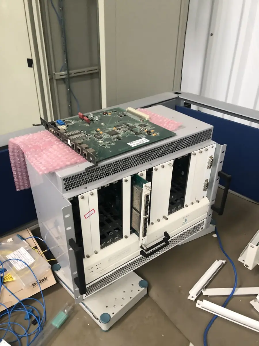 LOTE 322 - Exaustores, roteadores, equipamento de teste, cpu, monitor, teclado 