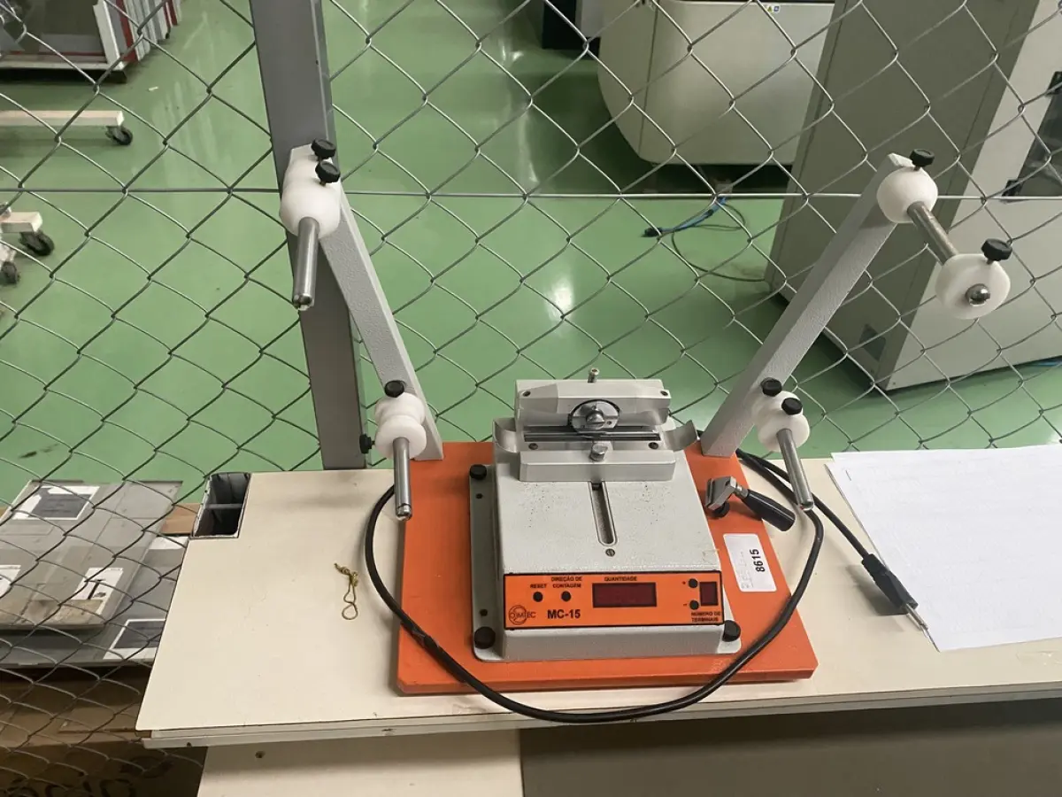 LOTE 568 - um contador de componentes em carretel