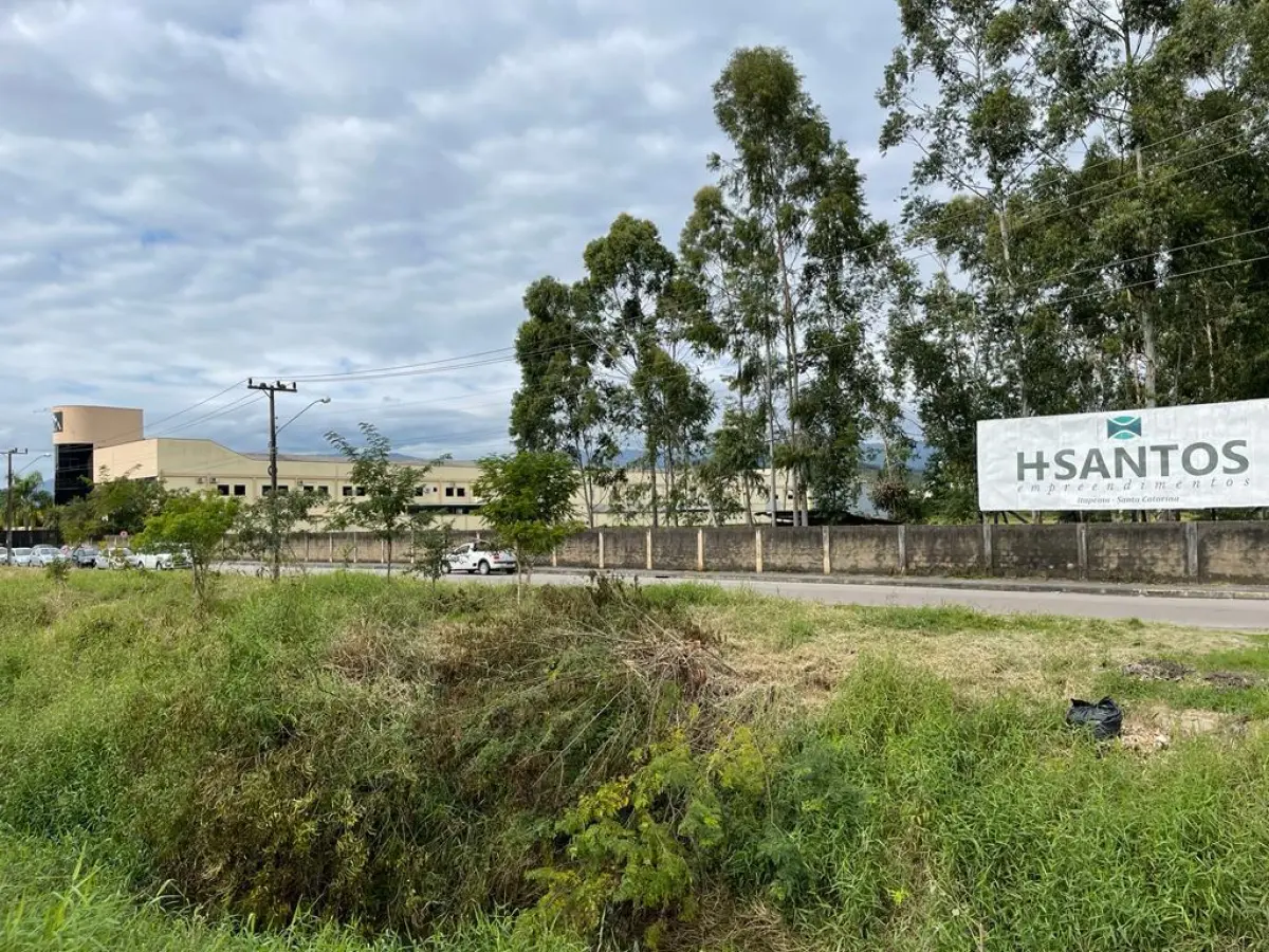 LOTE 001 - 2 IMÓVEIS COM ÁREA TOTAL DE 8.570,10M2 EM SÃO JOAO BATISTA SC. MODALIDADE ENVELOPE FECHADO COM ENTREGA ATÉ AS 13:50. ABERTURA AS 14 HORAS E STLAKING HORSE DO MAIOR LANCE ACIMA DO MÍNIMO, COM COMPETIÇÃO ENTRE OS QUE ENTREGARAM ENVELOPE. VER REGRAS DE STALKING HORSE.