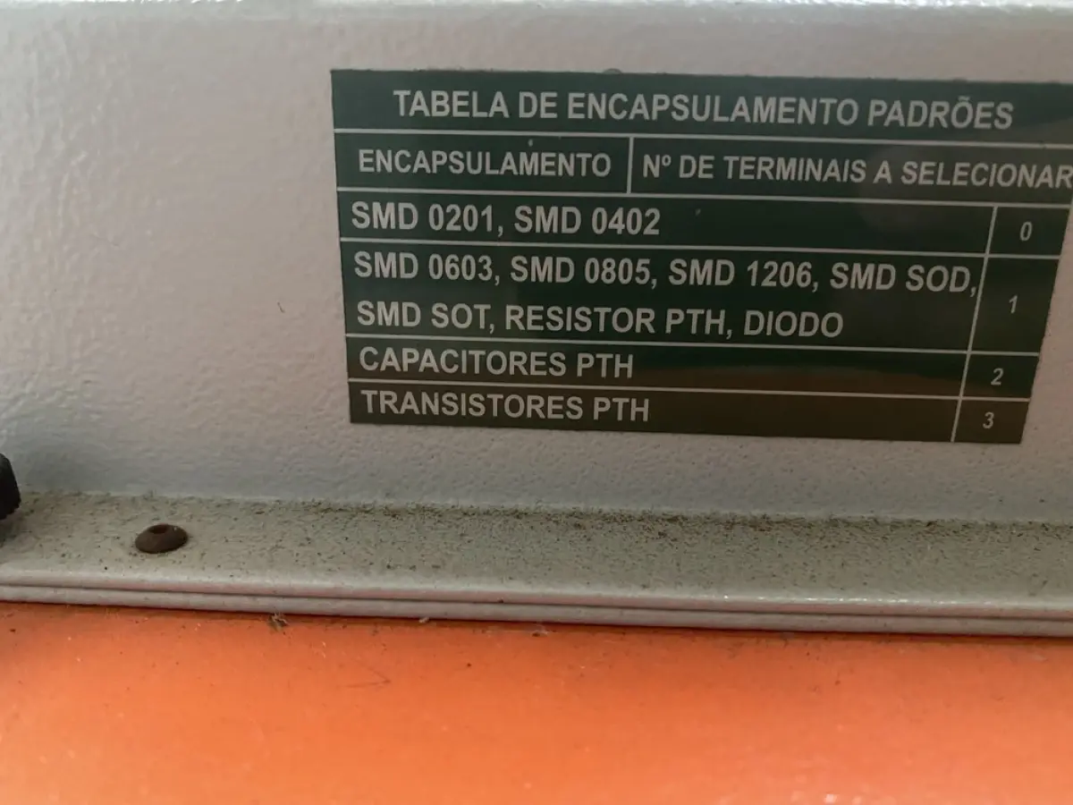 LOTE 568 - um contador de componentes em carretel