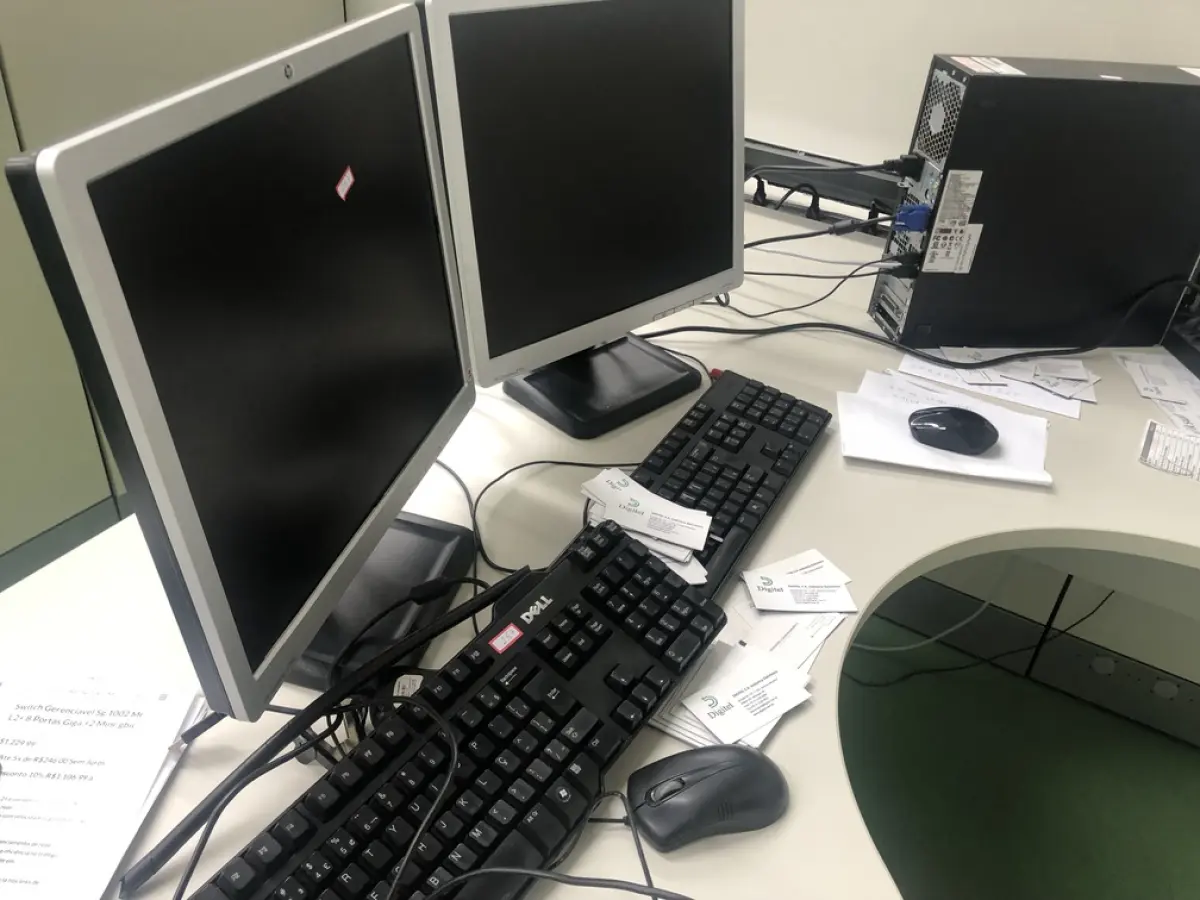 LOTE 257 - Cpu, 2 monitores, 2 teclados e 2 mose 