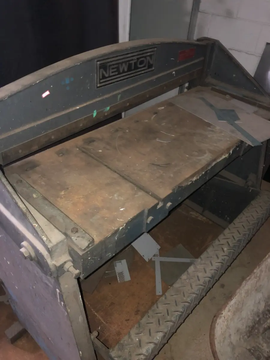 LOTE 538 - Cortadeira de chapa Newton
