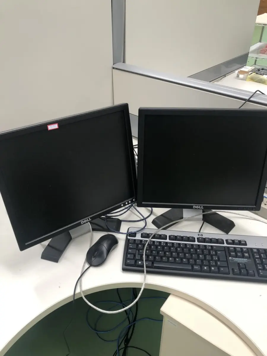LOTE 312 - 2 monitores, teclado e mouse, roteadores, antena , monitor, cpu, monitor 
