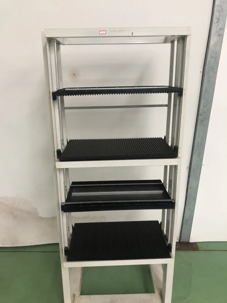 LOTE 393 - Rack com equipamentos de teste 