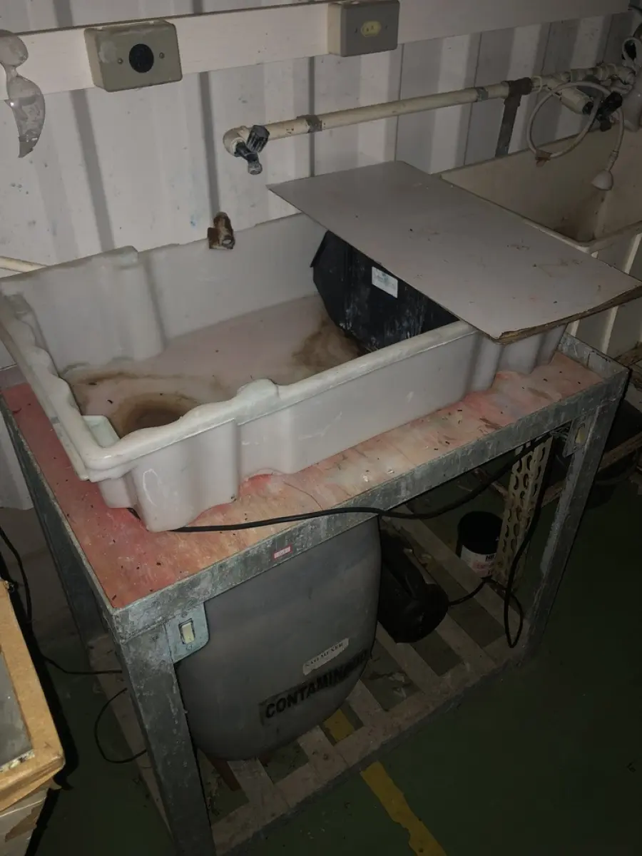 LOTE 509 - Bancada de lavagem 