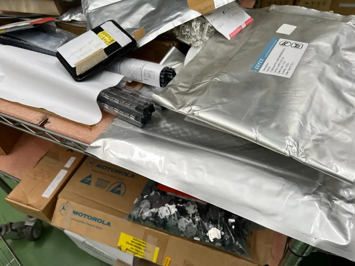 LOTE 587 - Lote de sucata de produtos fora de linha 