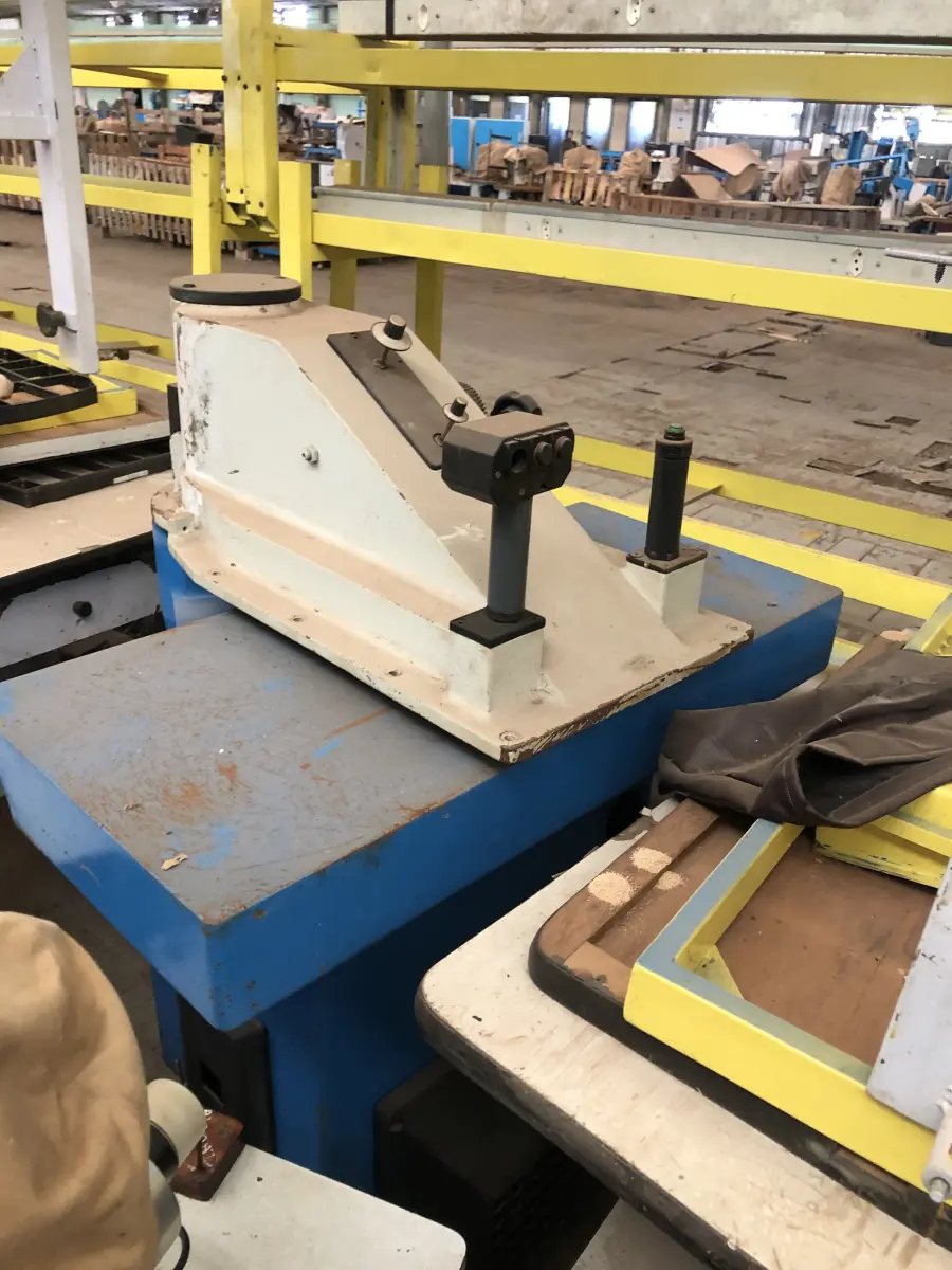 LOTE 141 - lote com 3 balancins em mau estado