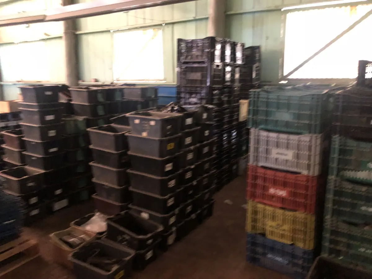 LOTE 148 - lote de caixas plásticas com navalhas