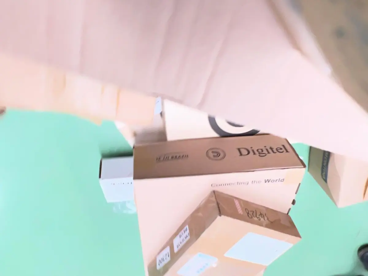 LOTE 587 - Lote de sucata de produtos fora de linha 