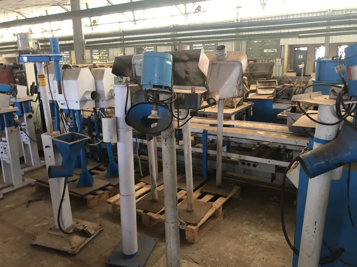 LOTE 080 - 4 lixadeiras boneca