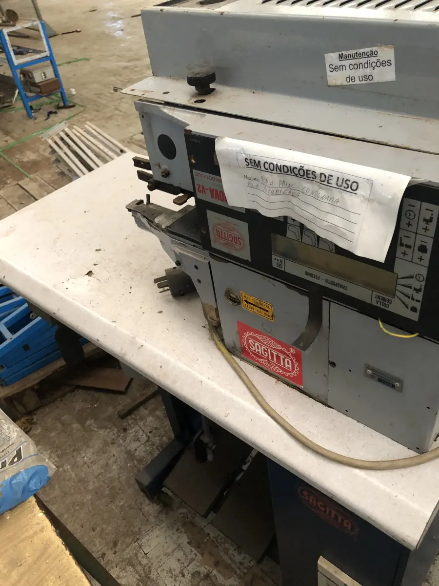 LOTE 130 - máquina de costura Sagita incompleta