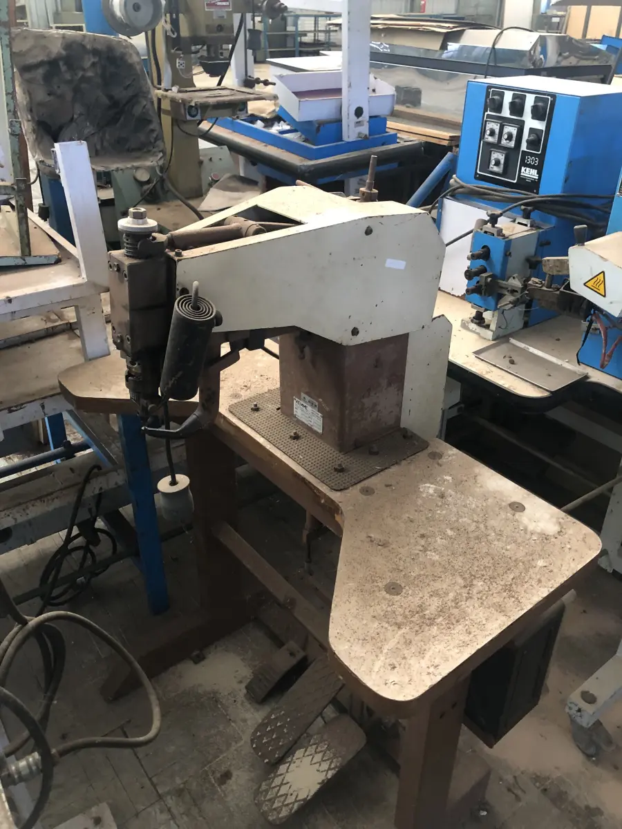 LOTE 057 - chanfradeira com mesa - CORRIGINDO PARA  Refiladeira