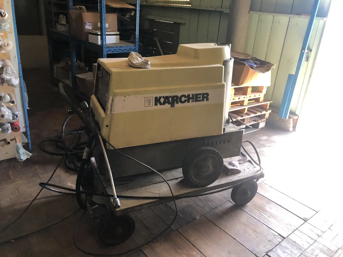 LOTE 184 - máquina de lavar Kaercher 800