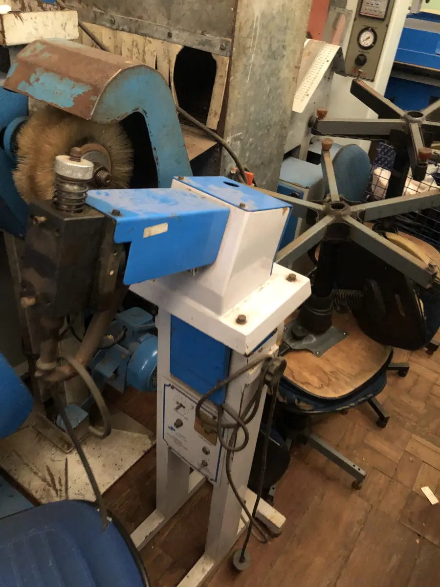 LOTE 156 - maq de rebater costura