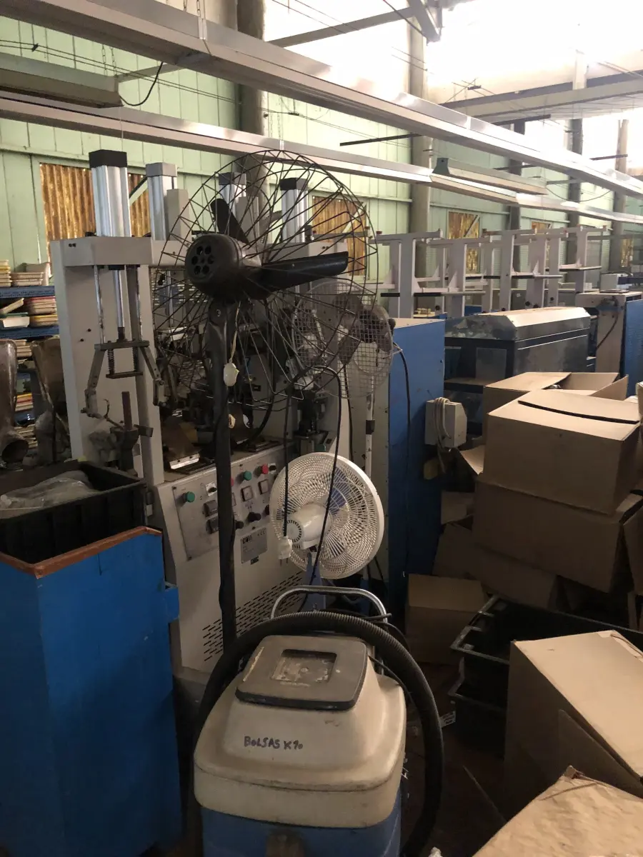 LOTE 167 - 3 ventiladores e 1 aspirador de pó