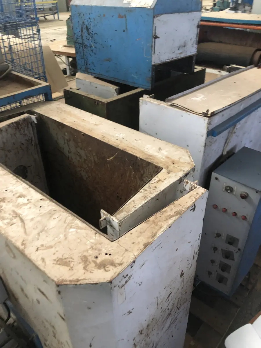 LOTE 102 - 5 estufas vento norte grande e pequenas