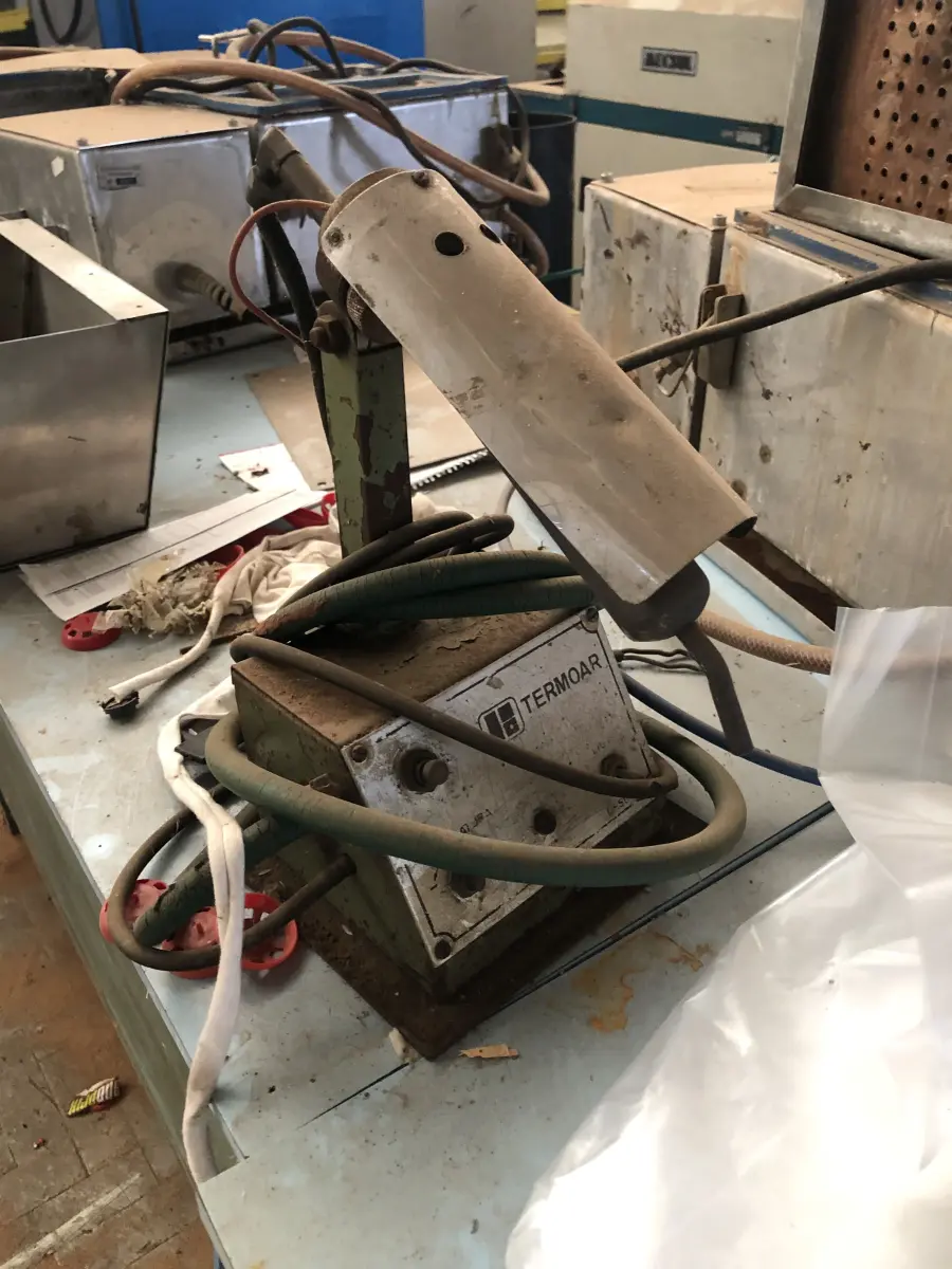 LOTE 113 - maq de pingar cola