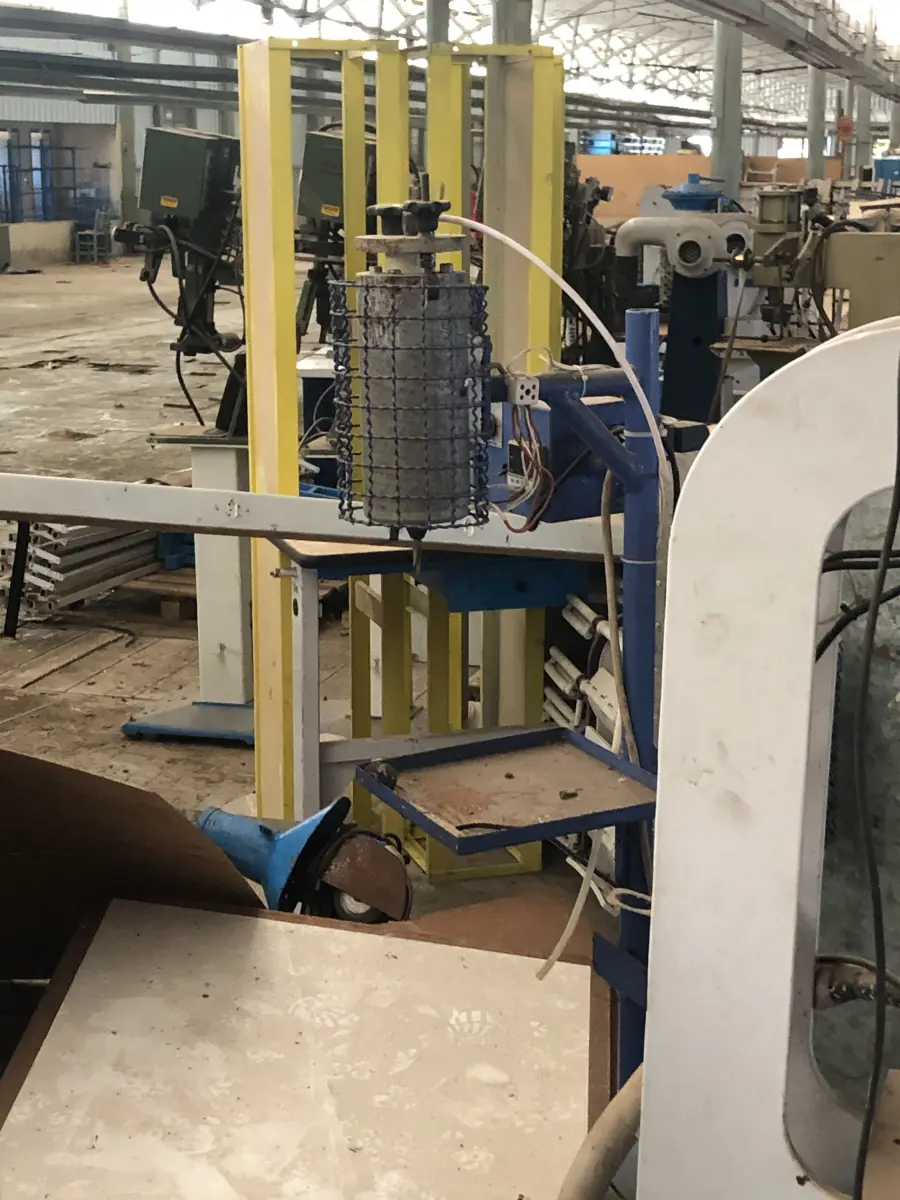 LOTE 108 - máquina de pingar cola