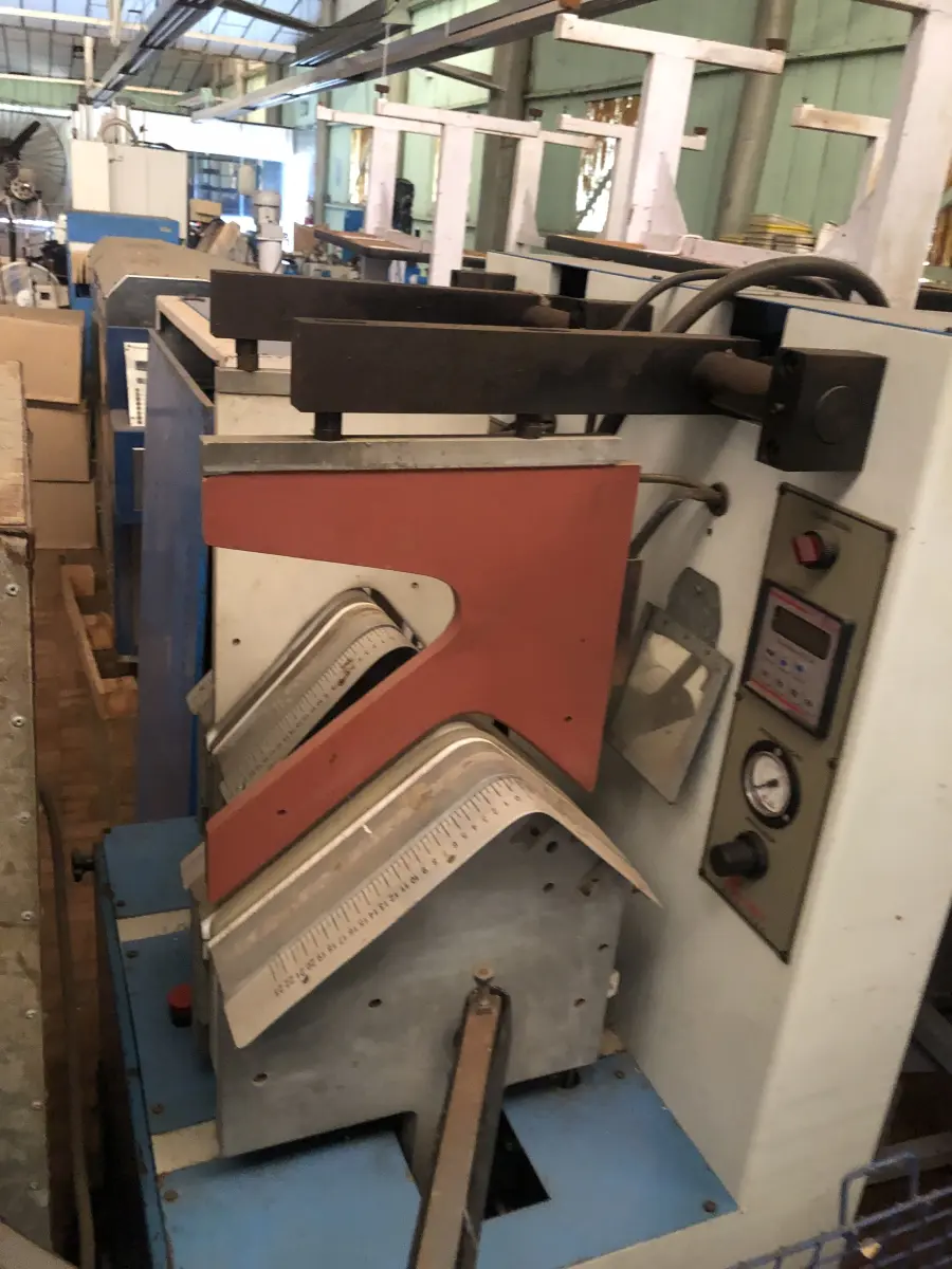 LOTE 153 - cambre duplo marca Becker