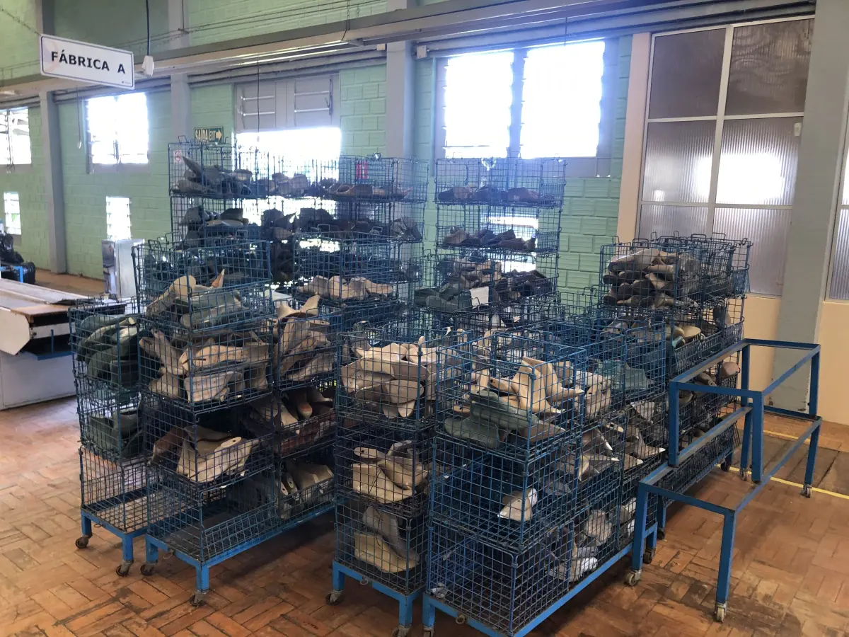 LOTE 193 - Lote de caixas metálicas