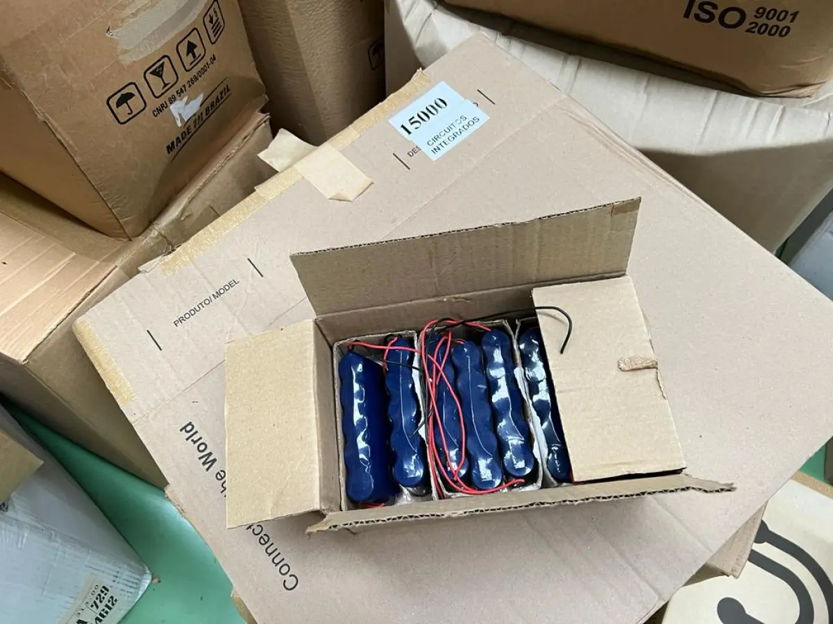 LOTE 587 - Lote de sucata de produtos fora de linha 