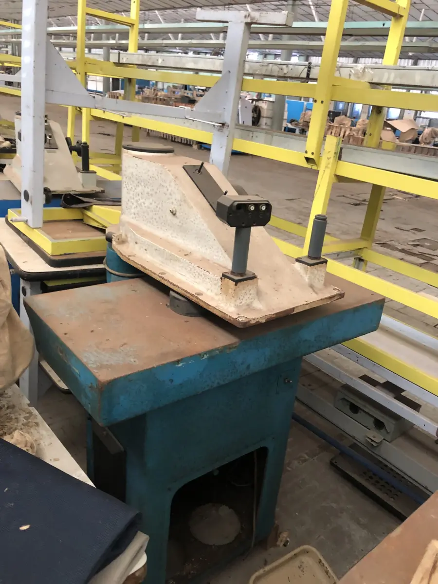 LOTE 141 - lote com 3 balancins em mau estado