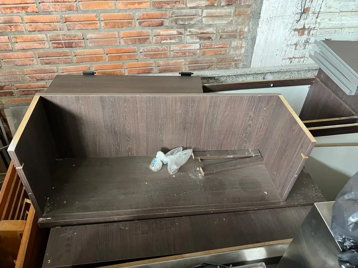 LOTE 001 - LISTAGEM GRANDE DE BENS DE LANCHERIA - PROJETOR, MESAS, CADEIRAS, FRITADEIRAS A GAS E ELETRICAS, FREEZERS, GELADEIRA, TELA, COMPUTADOR, LIXEIRA, FRIGOBAR,  FORNO CONVECTOR, CHAPA BIFETEIRA, AR CONDICIONADO SO FRENTE.