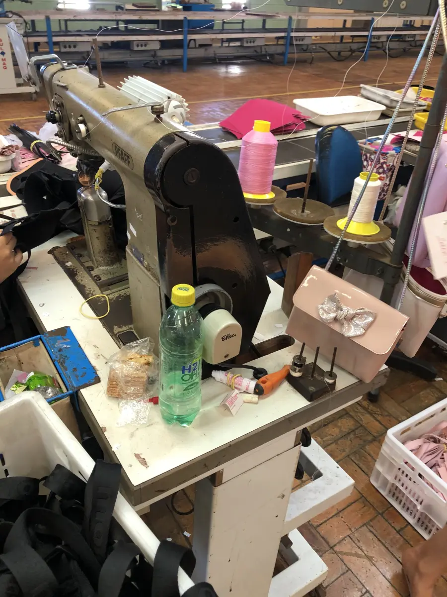 LOTE 242 - 2 máquinas de costura pfaff