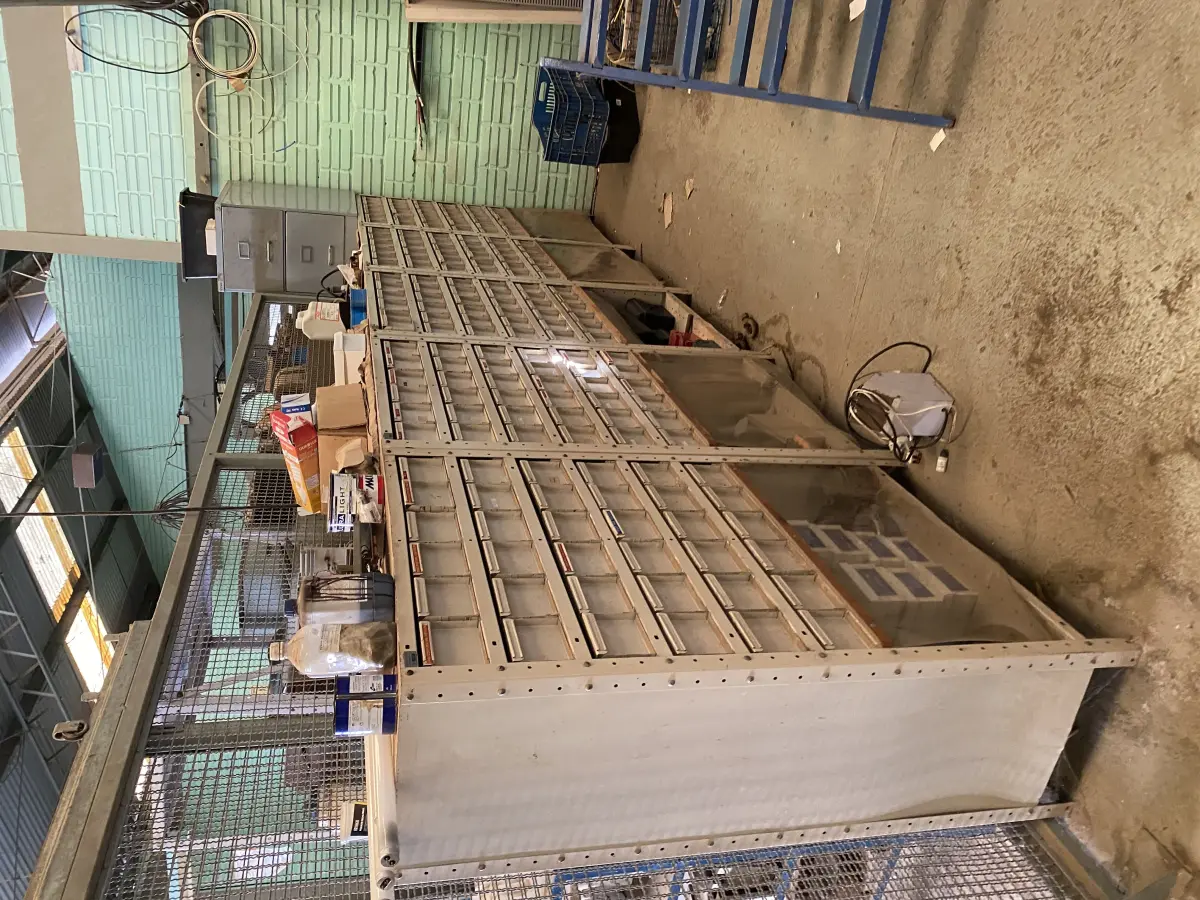 LOTE 464 - Prateleira gaveteiro 