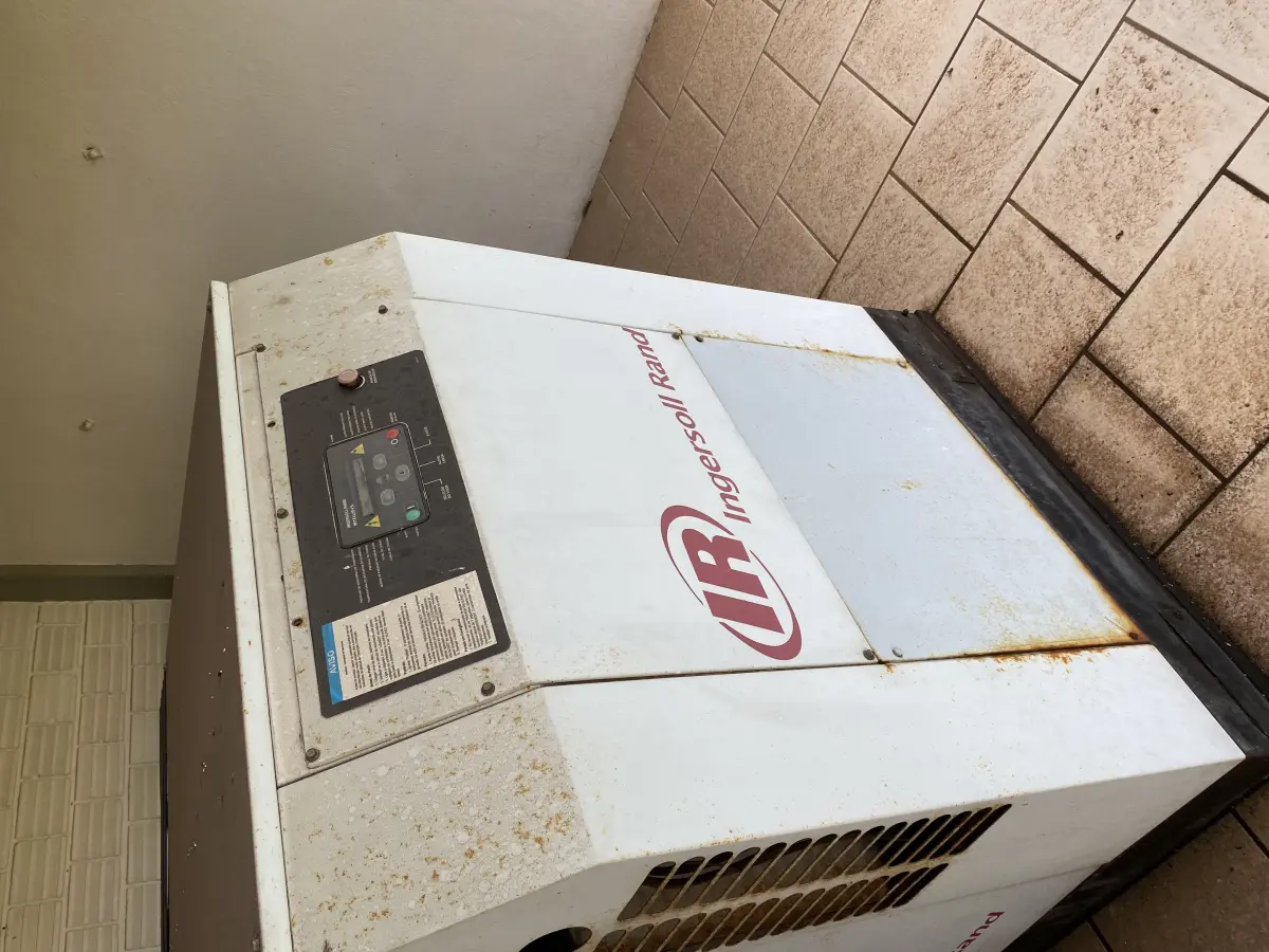 LOTE 431 - compressor de ar parafuso Ingersoll Rand 