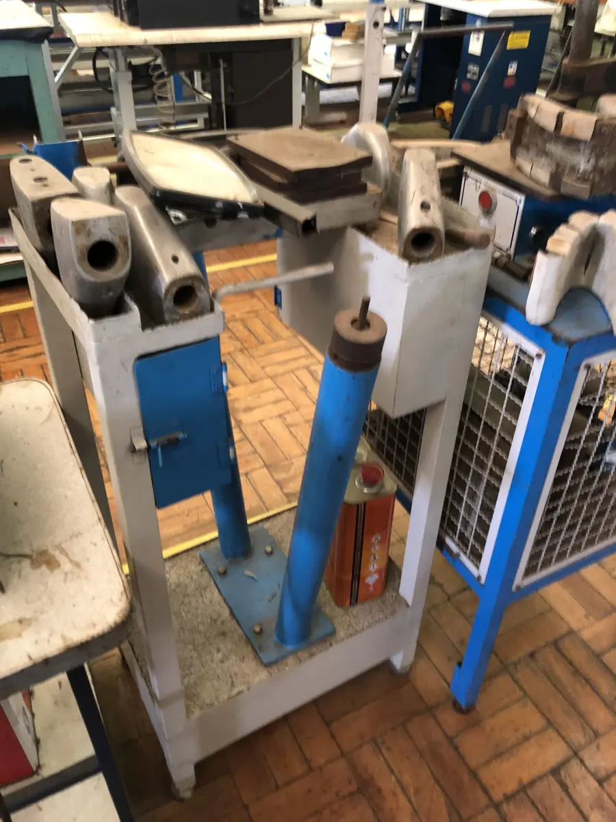 LOTE 369 - Torninho duplo