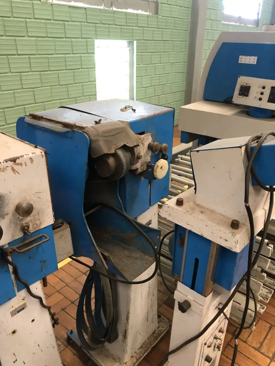 LOTE 388 - 2 lixadeiras simples