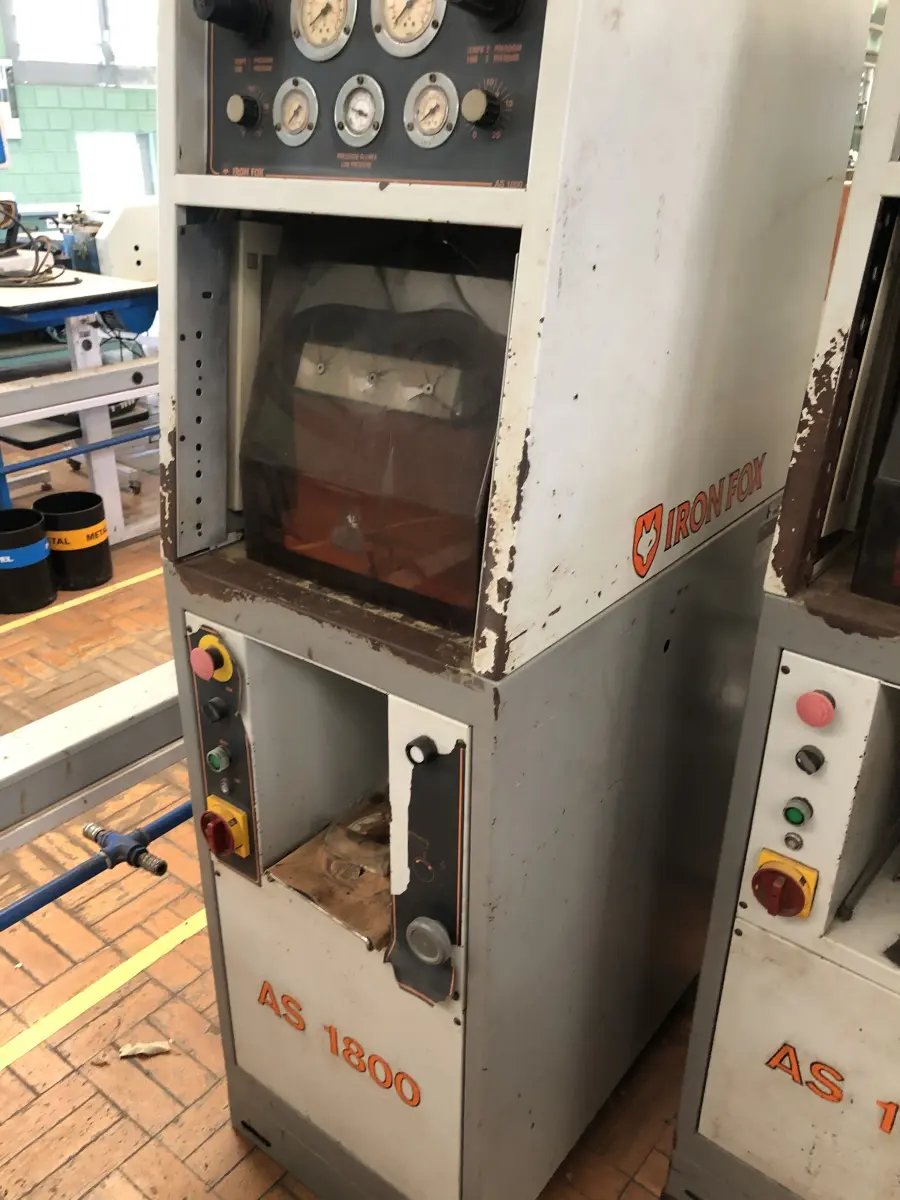 LOTE 300 - Prensa boca de sapo Iron fox AS1800