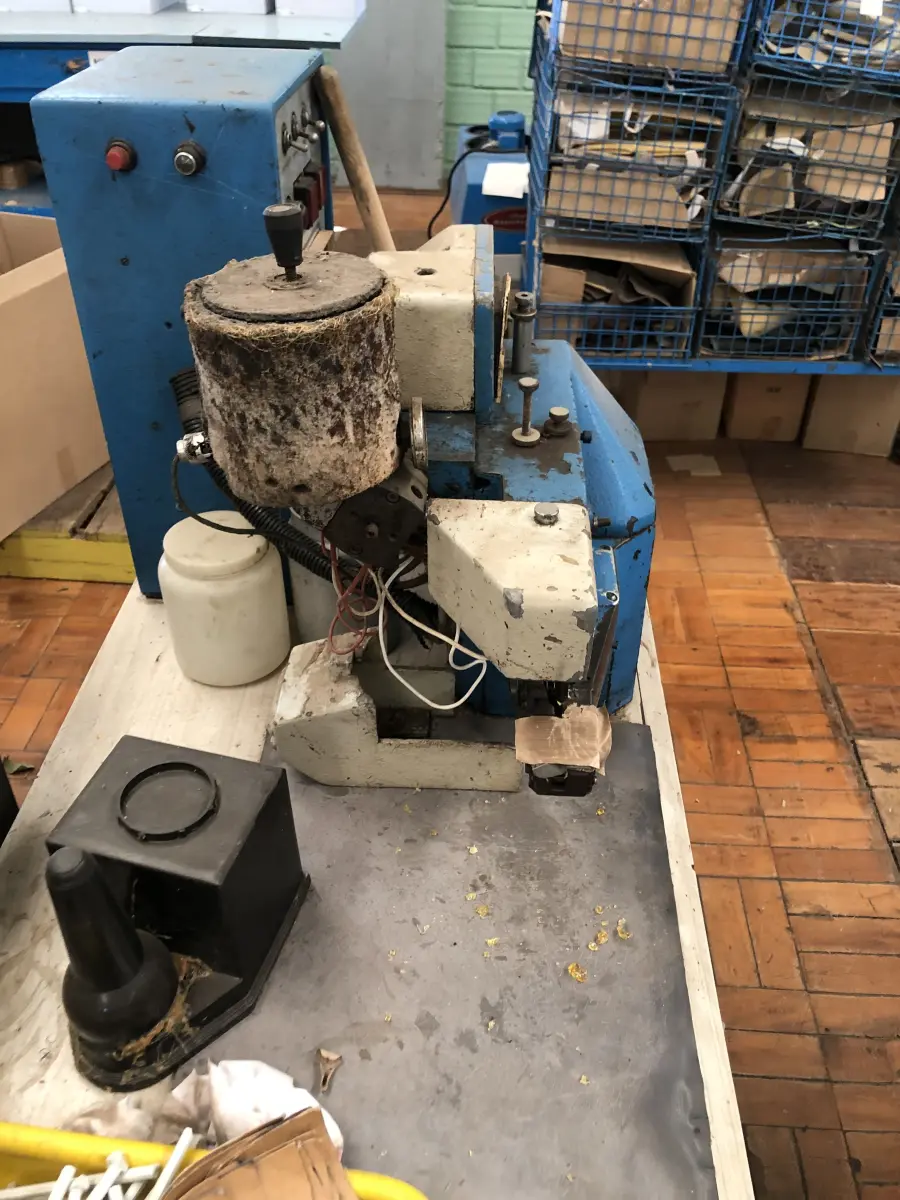 LOTE 312 - Máquina de passar cola