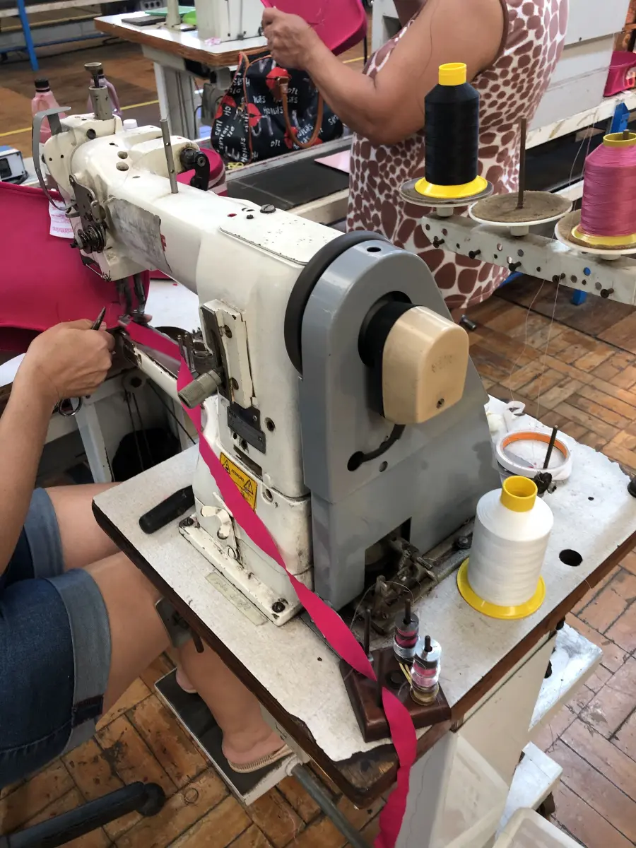 LOTE 240 - 8 máquinas de costura Pfaff