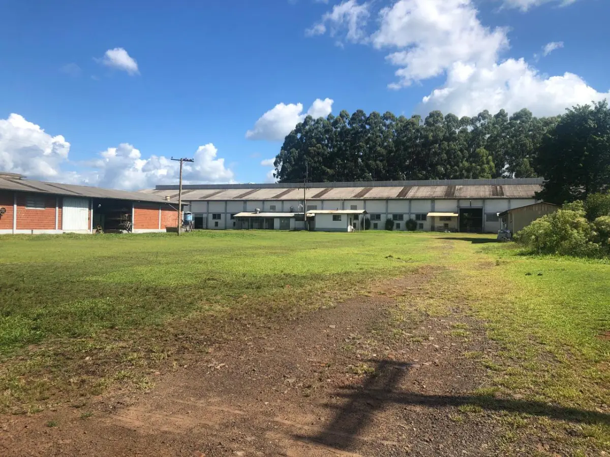 LOTE 001 - Pavilhão Industrial com área construída de 4.052,47 m2  somente em área de 25.798,02m2