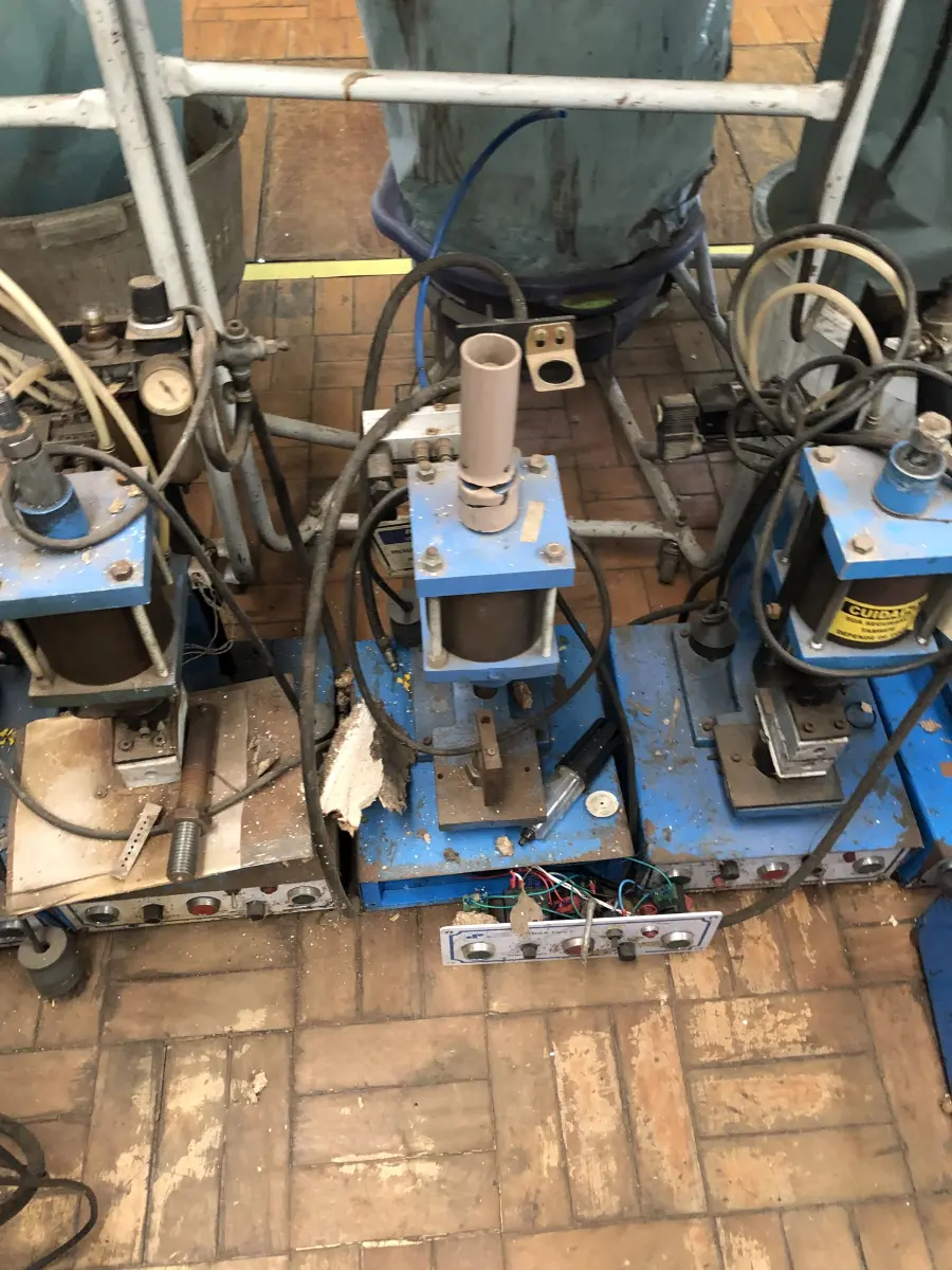 LOTE 354 - 14 prensas