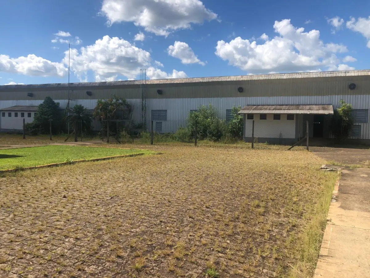 LOTE 001 - Pavilhão Industrial de esquina