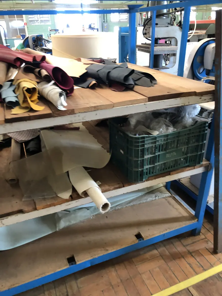 LOTE 346 - 3 prateleiras de metal 