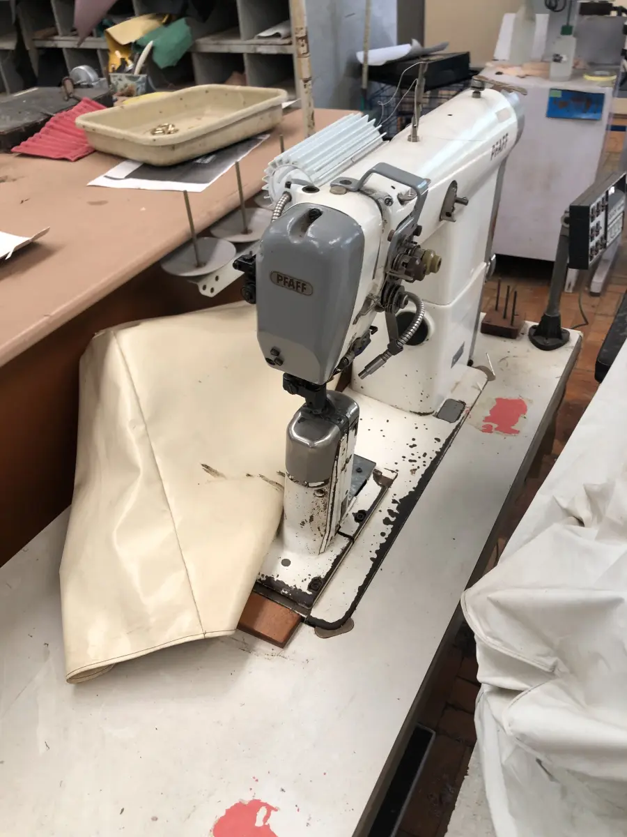 LOTE 306 - 2 máquinas de costura