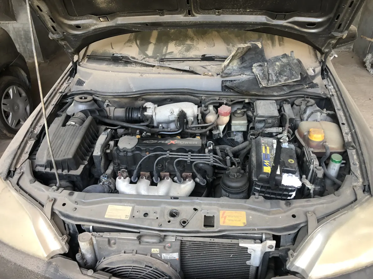 LOTE 004 - Chevrolet Astra sedan 2.0 pl. DQB1066 04/05