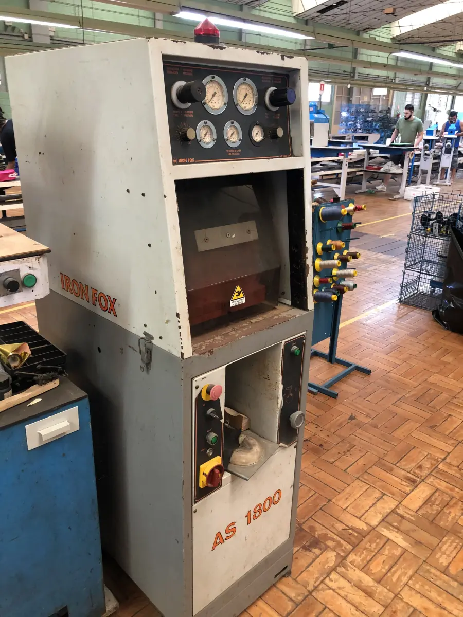 LOTE 264 - Prensa boca de sapo Iron fox AS1800