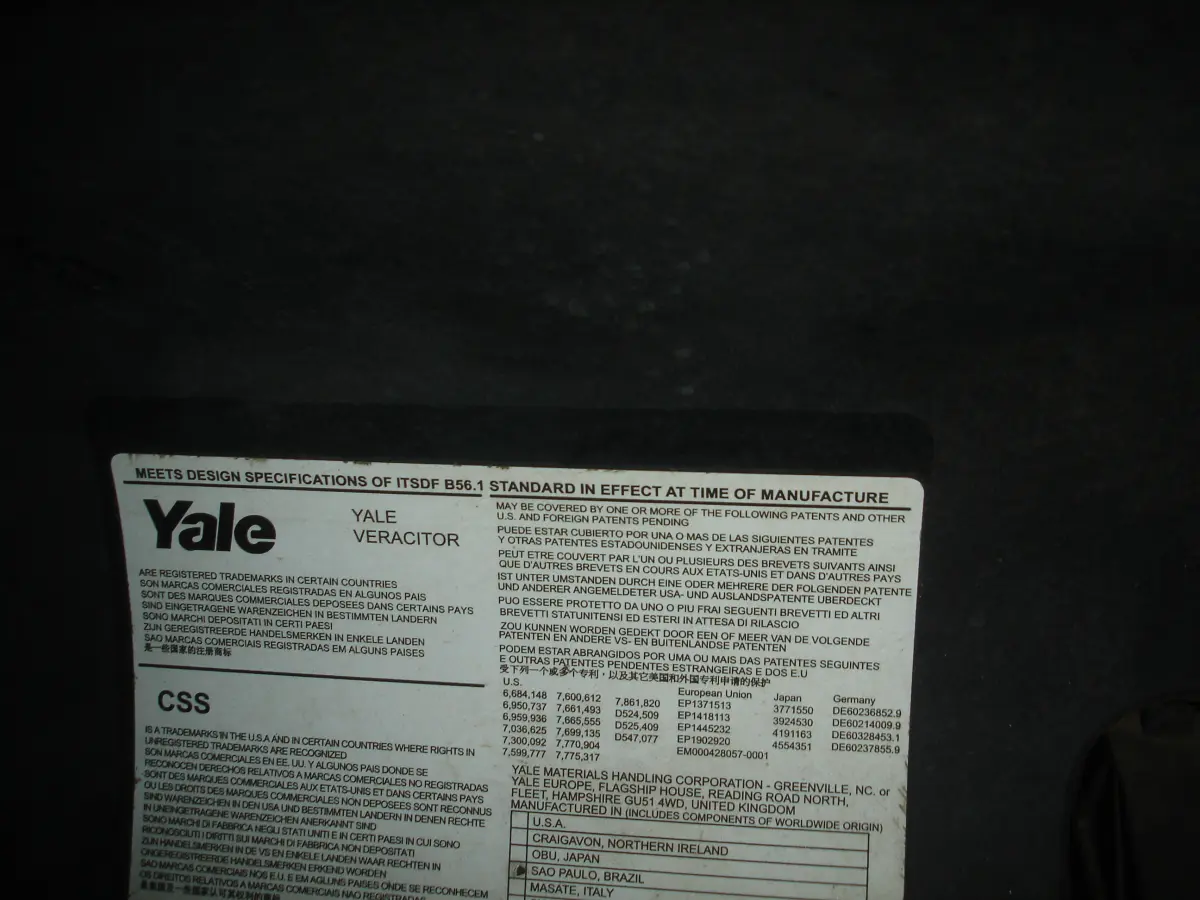 LOTE 041 - empilhadeira a gás marca Yale com o botijão